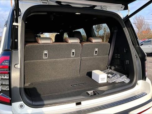 New 2026 Nissan Armada SL w/ Captain's Chari Seat Package image 25