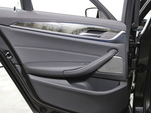 Used 2023 BMW 530e w/ M Sport Package image 32