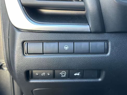 Used 2025 Nissan Rogue SV image 30