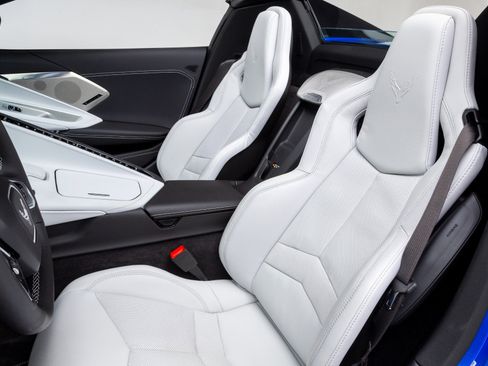 Used 2024 Chevrolet Corvette Stingray Preferred Conv w/ Z51 Performance Package RWD image 25