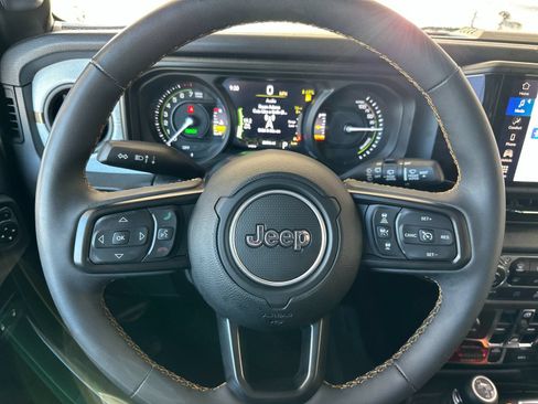 Used 2024 Jeep Wrangler Unlimited AWD/4WD image 22