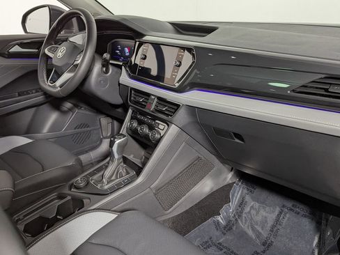 Used 2024 Volkswagen Taos SEL image 26