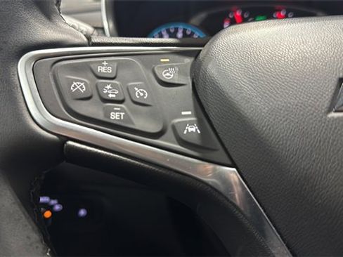 Used 2023 Chevrolet Equinox Premier image 18