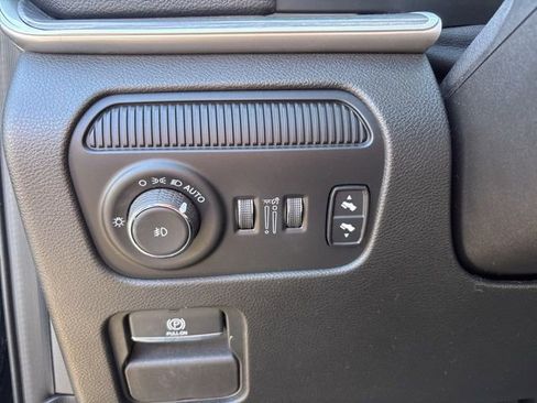 Used 2023 Jeep Wagoneer L Series II image 23