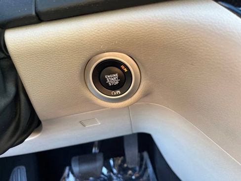 Used 2022 Chrysler Pacifica Touring-L FWD image 24