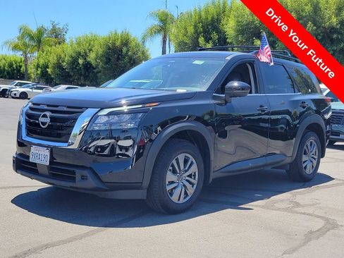 Certified 2025 Nissan Pathfinder SV FWD image 2