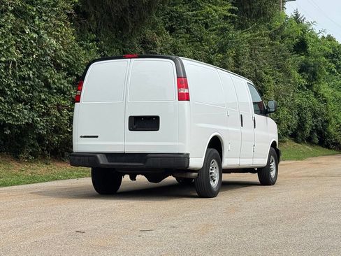 Used 2017 Chevrolet Express 2500 RWD image 5