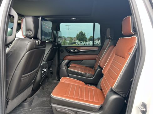 Used 2023 GMC Yukon XL Denali Ultimate AWD/4WD image 23