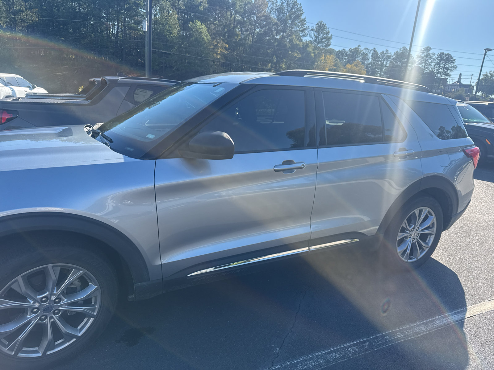 Used 2020 Ford Explorer XLT w/ Equipment Group 202A RWD image 2