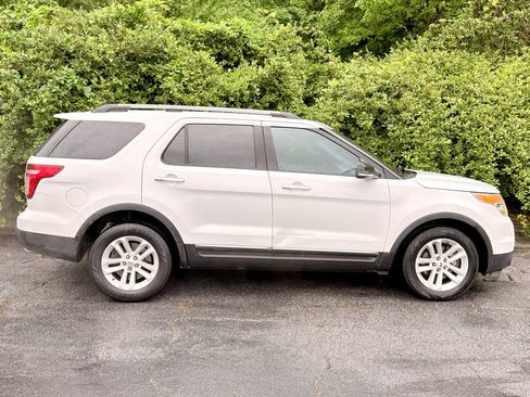 Used 2014 Ford Explorer XLT w/ Equipment Group 201A FWD image 4