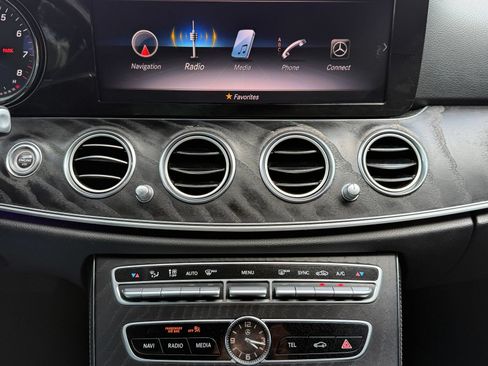 Used 2019 Mercedes-Benz E 300 4MATIC image 29