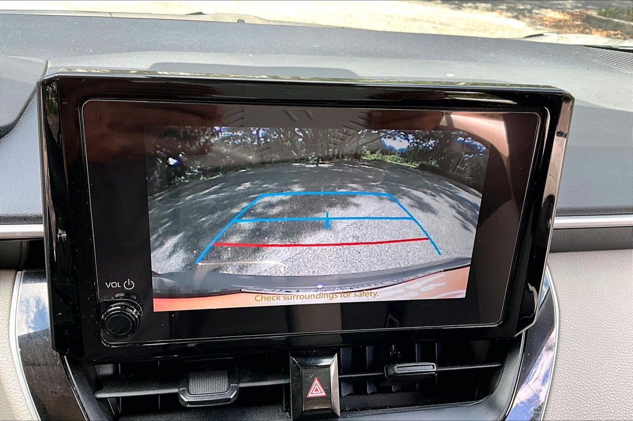 Used 2025 Toyota Corolla LE FWD image 13
