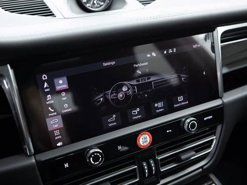 Certified 2026 Porsche Macan Turbo AWD/4WD image 15
