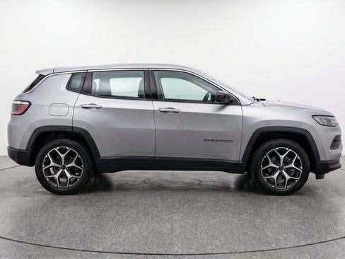 Used 2025 Jeep Compass Limited AWD/4WD image 11