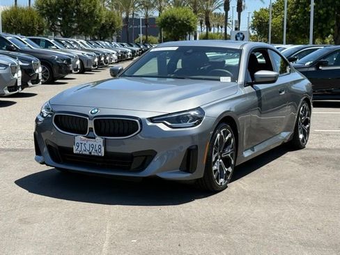 Used 2025 BMW 230i Coupe w/ Convenience Package RWD image 2