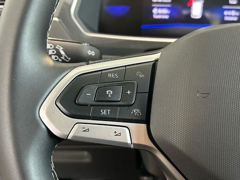 Used 2024 Volkswagen Tiguan SE w/ Panoramic Sunroof Package image 17