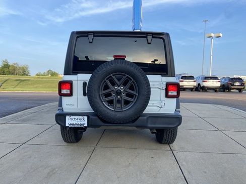 Used 2024 Jeep Wrangler Unlimited Sport AWD/4WD image 10