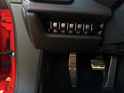 Used 2020 Lamborghini Huracan EVO RWD image 25