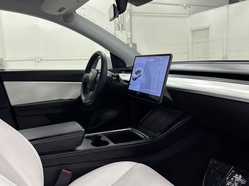 Used 2021 Tesla Model Y Performance image 28