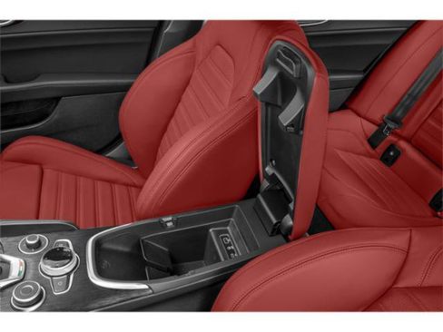 Used 2024 Alfa Romeo Giulia Ti AWD/4WD image 17