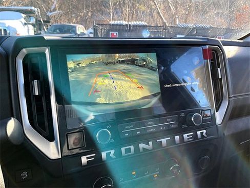 Used 2025 Nissan Frontier SV image 26