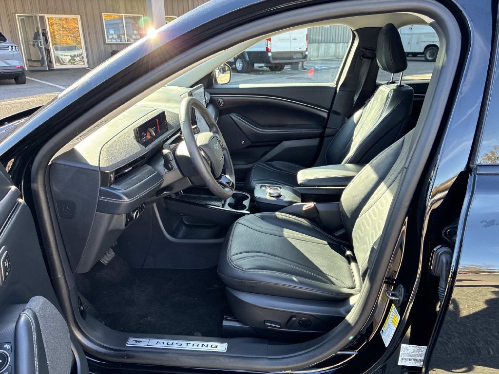 Used 2023 Ford Mustang Mach-E Premium AWD/4WD image 23