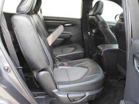Used 2022 Toyota Highlander XSE image 39