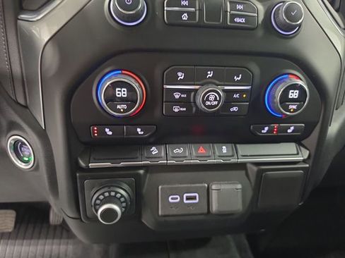 Used 2022 Chevrolet Silverado 1500 RST AWD/4WD image 13