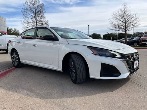 Used 2025 Nissan Altima 2.5 SV image 5