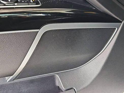 Used 2017 Kia K900 Premium RWD image 21