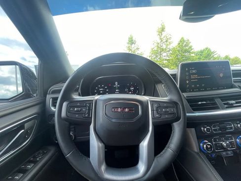 Used 2023 GMC Yukon XL SLT w/ SLT Premium Package AWD/4WD image 13