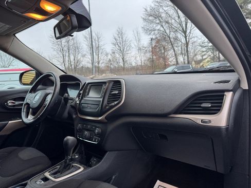 Used 2017 Jeep Cherokee Latitude image 20