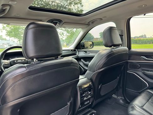 Used 2021 Jeep Grand Cherokee L Limited w/ Luxury Tech Group II image 38