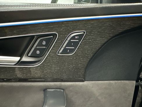 Used 2022 Audi SQ8 Prestige AWD/4WD image 12