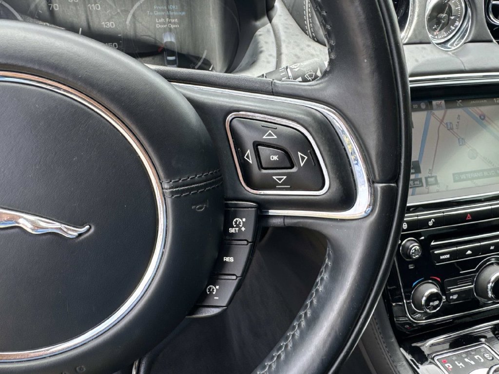 Used 2015 Jaguar XJ L Portfolio RWD image 24