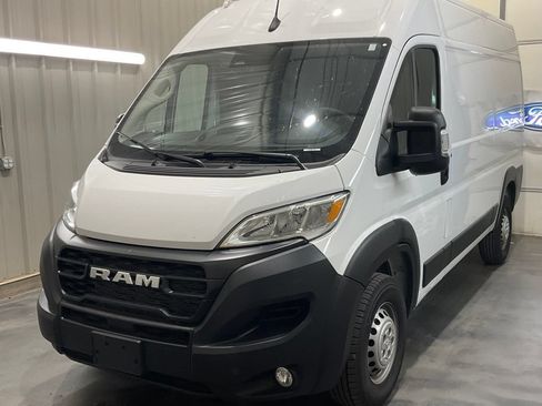 Used 2025 RAM ProMaster 2500 w/ Convenience Group FWD image 4