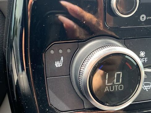 Used 2022 Toyota Highlander XLE image 28