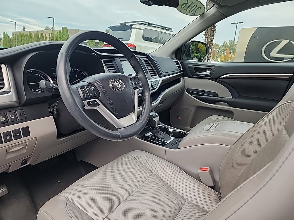 Used 2016 Toyota Highlander Limited Platinum AWD/4WD image 11