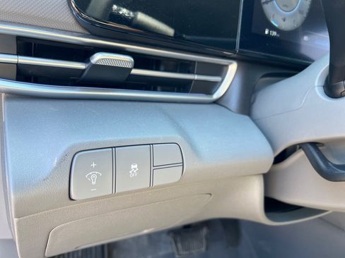 Used 2024 Hyundai Elantra SEL FWD image 31