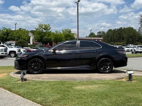 Used 2021 Toyota Camry SE FWD image 4