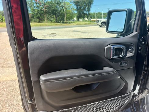 Used 2023 Jeep Wrangler Unlimited Sahara w/ Cold Weather Group AWD/4WD image 16