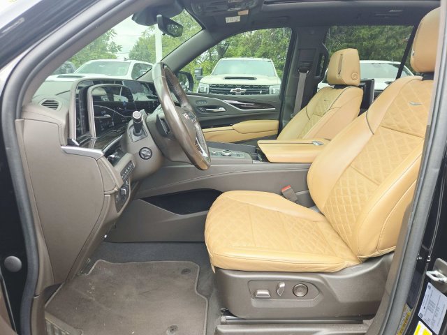 Certified 2022 Cadillac Escalade Premium Luxury w/ Performance Package AWD/4WD image 9