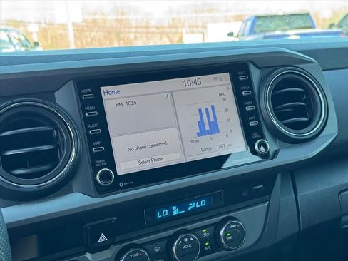 Used 2022 Toyota Tacoma TRD Sport w/ Technology Package image 28