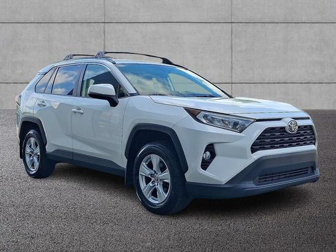 Used 2020 Toyota RAV4 XLE w/ Convenience Package AWD/4WD image 3