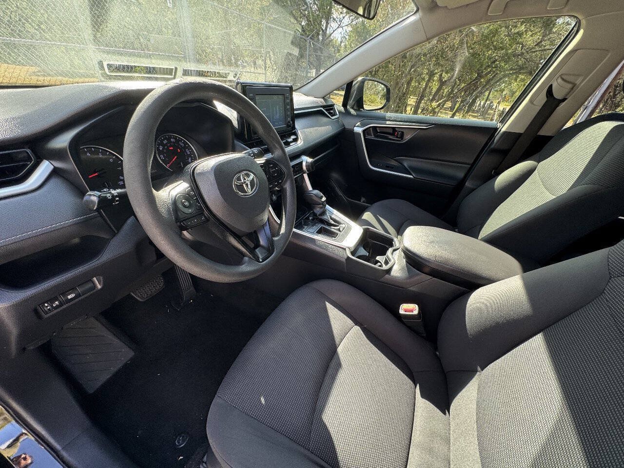 Used 2019 Toyota RAV4 LE FWD image 34