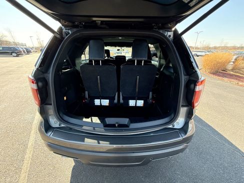 Used 2018 Ford Explorer XLT w/ Equipment Group 202A image 24