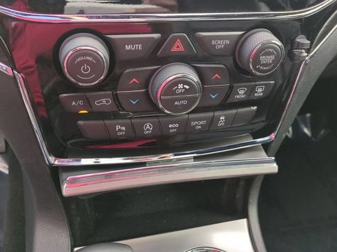 Used 2021 Jeep Grand Cherokee Limited AWD/4WD image 23