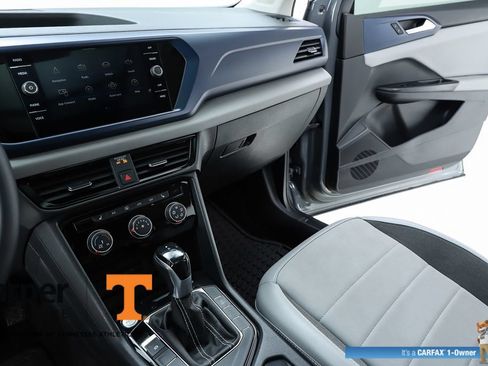 Used 2023 Volkswagen Taos SE w/ Panoramic Sunroof Package FWD image 61
