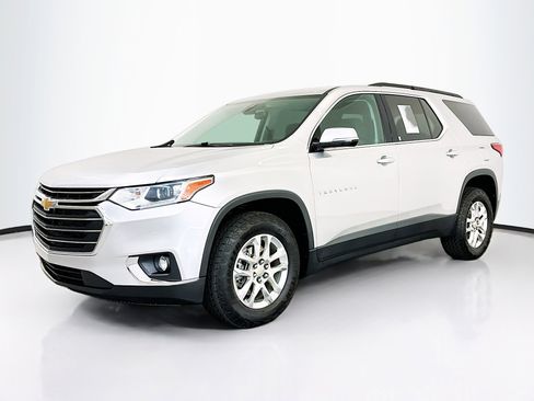 Used 2021 Chevrolet Traverse LT image 3