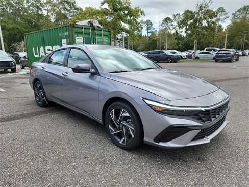 New 2025 Hyundai Elantra SEL image 1